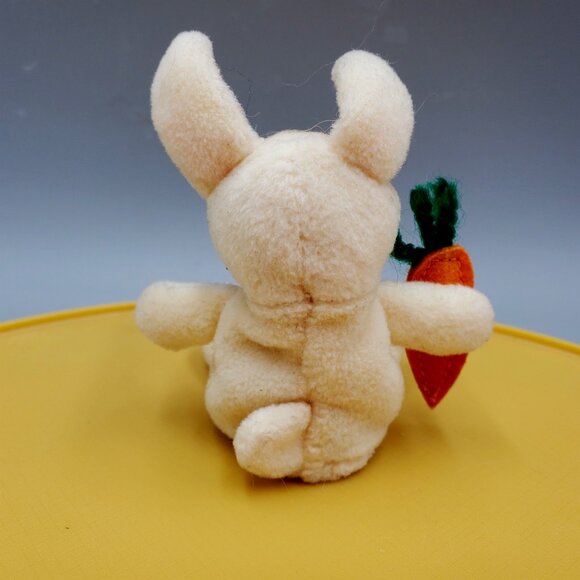 Starbucks Bunny Rabbit Finger Puppet Easter Spring Collection Carrot Buck Teeth - Picture 4 of 4